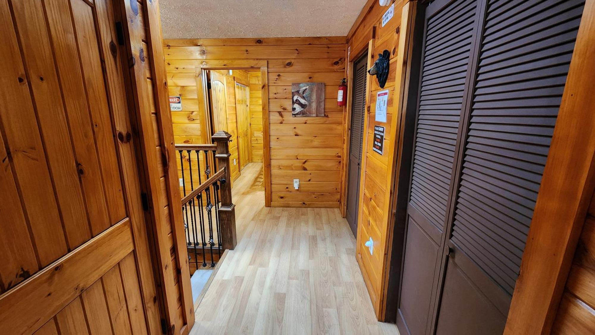 Lazy Bear Cabin เซอเวียร์วีล ภายนอก รูปภาพ
