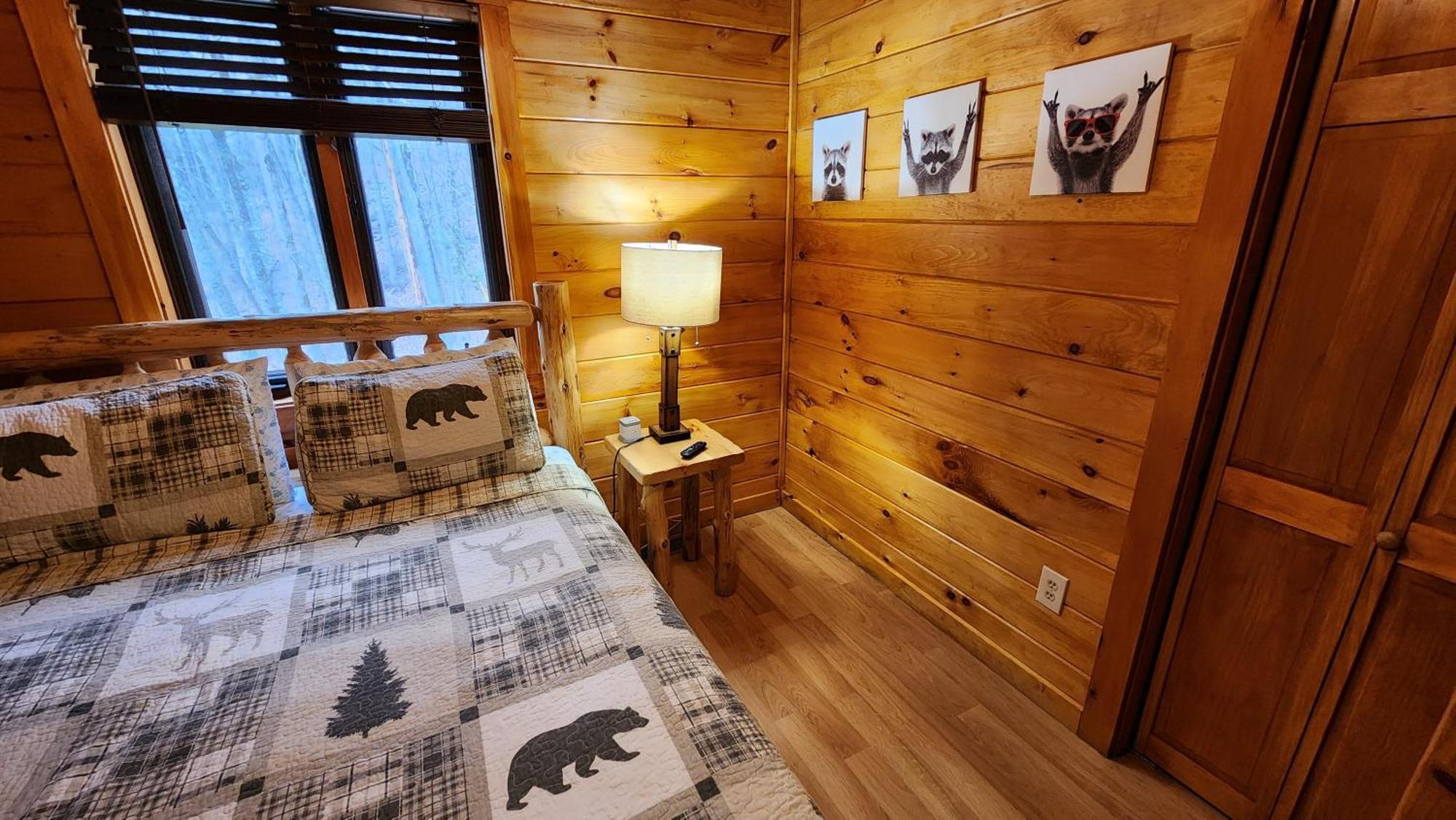 Lazy Bear Cabin เซอเวียร์วีล ภายนอก รูปภาพ
